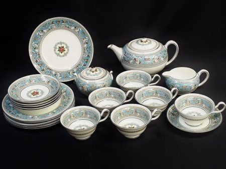 一式揃えば一気に重厚感あふれる食卓に！ウェッジウッドのフロレンティーン　カップ&ソーサーのセットを出張買取いたしました