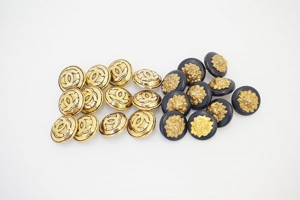 リメイクや洋服ボタン替えに使うとセンスアップ！シャネルのボタンを宅配買取いたしました