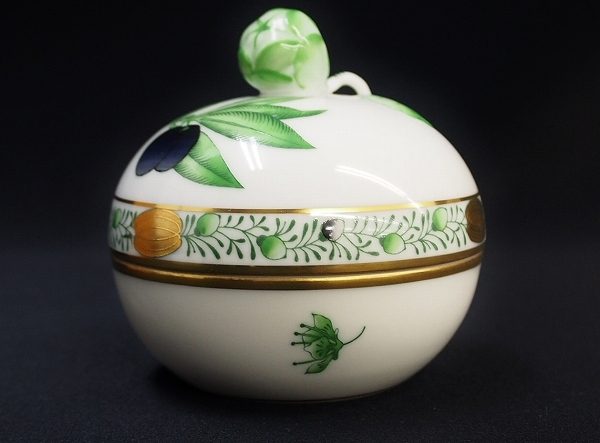 爽快なグリーンで毎日の食卓にプラスしたい、ヘレンドのアポニーグリーン シュガーポットを宅配買取いたしました