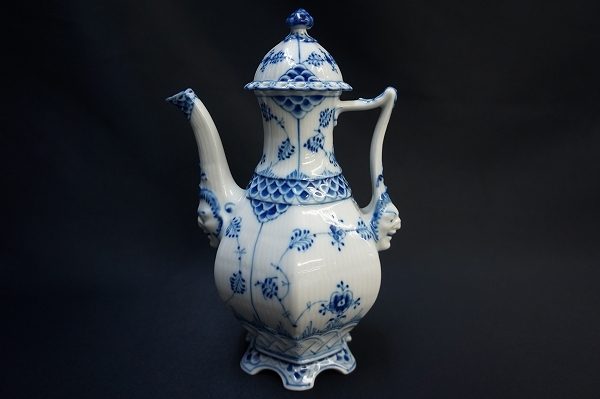 ロイヤルコペンハーゲンのブルーフルーテッドフルレースのポットを買い取りました