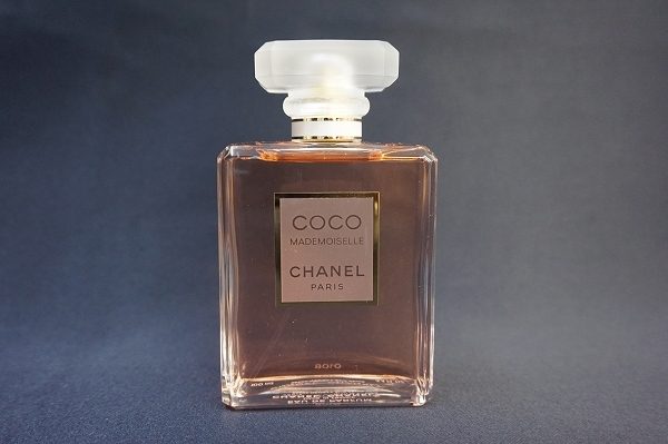 多くの女性に愛され続けているシャネルのココマドモアゼルを買い取りました