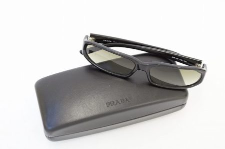 すっきりしたデザインで使いやすいプラダのサングラスを買い取りました