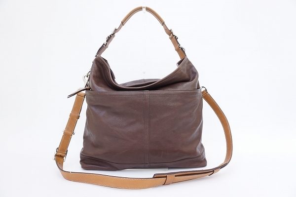 ユニセックスに使えるコーチのショルダーバッグを買い取りさせていただきました