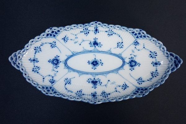 ロイヤルコペンハーゲンのブルーフルーテッドのオーバルプレート
