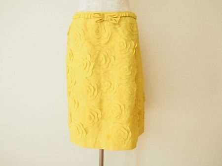 花とリボンが愛らしく個性を演出するトゥービーシックのスカートを出張買取いたしました