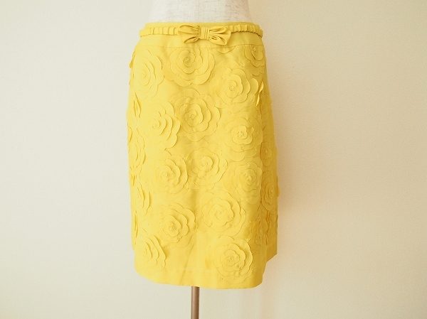 花とリボンが愛らしく個性を演出するトゥービーシックのスカートを出張買取いたしました