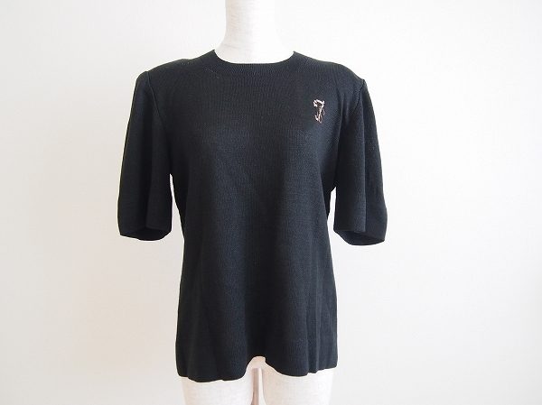 着心地良く幅広い季節で楽しめる、斉藤都世子の半袖ニットを宅配買取いたしました