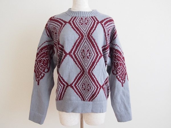 一つ一つ丁寧な手作業で生み出す独創的なデザインの斉藤都世子のニットを宅配買取いたしました