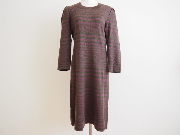 カラフルでも落ち着いたオシャレに。斉藤都世子のニットワンピースを宅配買取いたしました