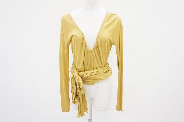 大胆でフェミニンなデザインに視線が集まりそう。グッチのカットソーを出張買取いたしました