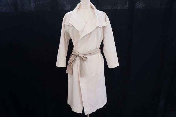 柔らかさと女性のエレガントさが伝わる、スウィンスウィングのコートを買取いたしました