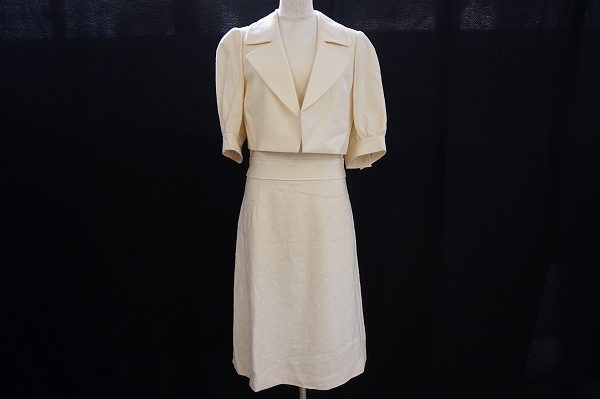 スタイルアップが叶う上品なセットアップ、デュアルヴューのワンピーススーツを宅配買取いたしました