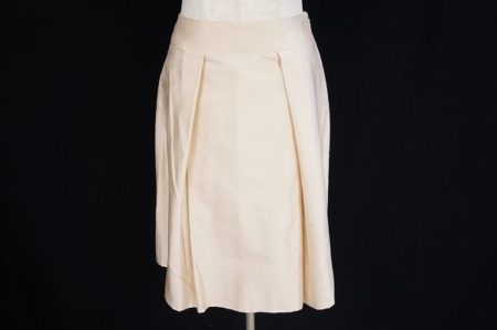 上品な毎日のコーデで大活躍しそうなハロッズのスカートを宅配買取いたしました