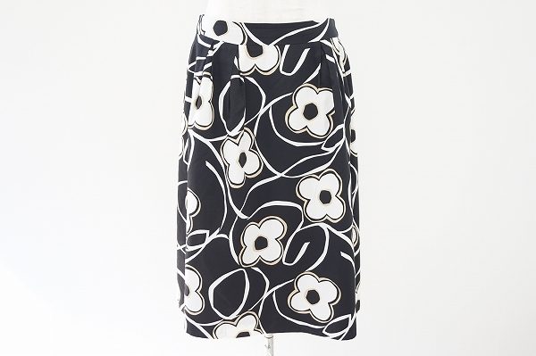 着回しやすいエムズグレイシーの花柄スカートを買い取りました