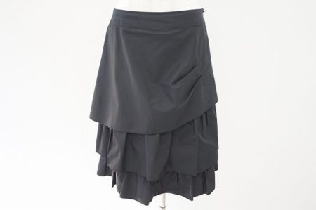ふんわりとした大胆なフリルがシンプルなのに個性的！エムズグレイシーのスカートを宅配買取いたしました