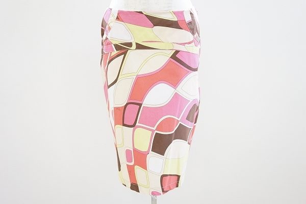 コーディネートが明るくなるエミリオ・プッチのスカートを買い取りさせていただきました