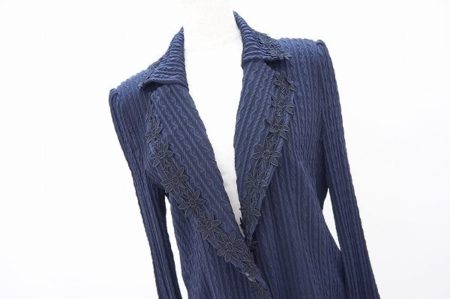 フラワーモチーフアクセントになった銀座マギーのジャケットを買い取りました