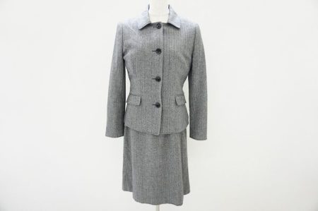 ベーシックに使えるニューヨーカーのレディーススーツをお譲りいただきました