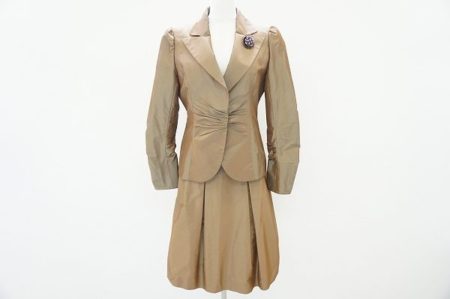 シャリ感が素敵な銀座マギーのスーツを買い取りさせていただきました