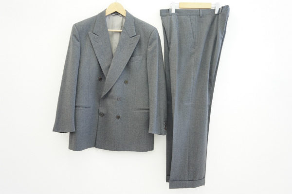 スタイリッシュさを高めてくれるヘルノのスーツを買取ました
