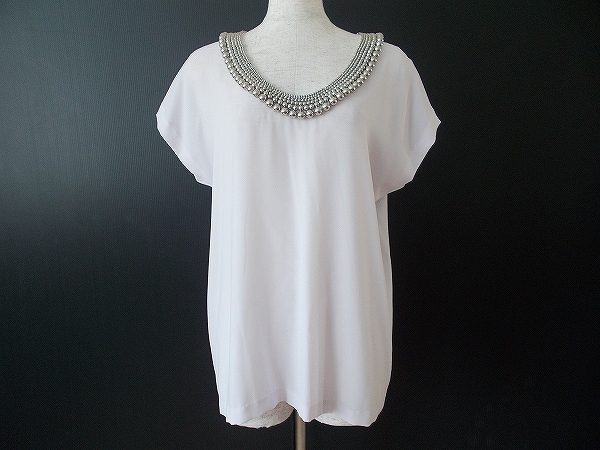 スタイリングにキラメキをプラスしてくれるダイアンのトップスをお譲りいただきました