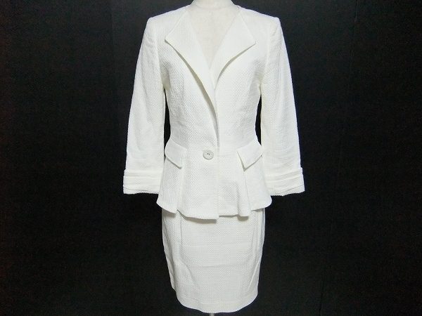 式典でも活躍してくれそうなグレースコンチネンタルのスカートスーツを買取ました