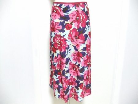 コーディネートで遊べそうなローラアシュレイのスカートをお譲りいただきました