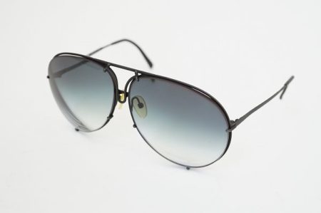 シックなダークグレーレンズ、ポルシェデザインのサングラスを買い取りました