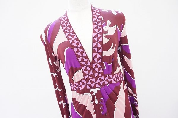 エミリオ・プッチのVネックワンピースをお譲りいただきました