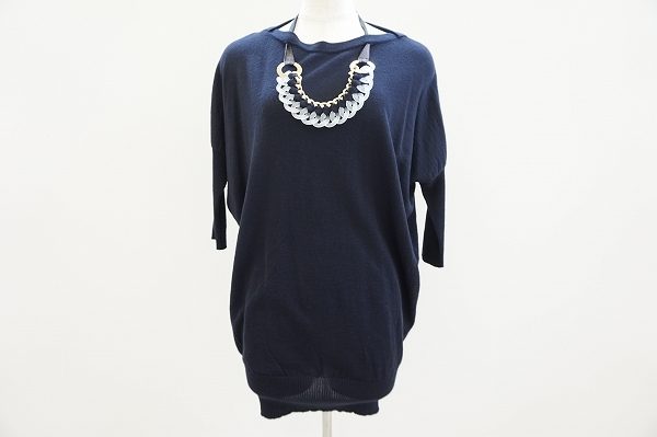 アクセサリー付きで楽しみ方2倍！エスカーダのトップスをお譲りいただきました