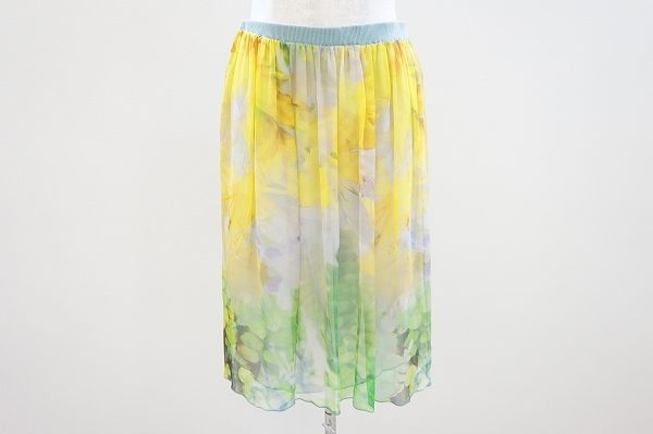 色彩画のような美しいカラーリングに目を奪われる、マーロのスカートを買取いたしました