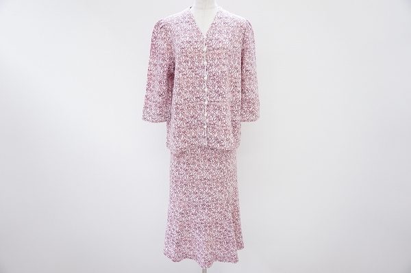 着るだけで春気分や女性らしさアップ！斉藤都世子のセットアップを買取いたしました