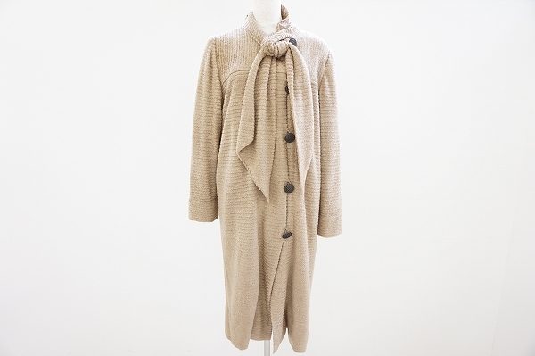 エレガントで高いデザイン性の斉藤都世子のニットコートを買取いたしました