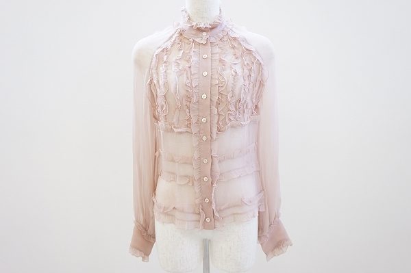 大人可愛いを満喫できるブルマリンのブラウスをお譲り頂きました