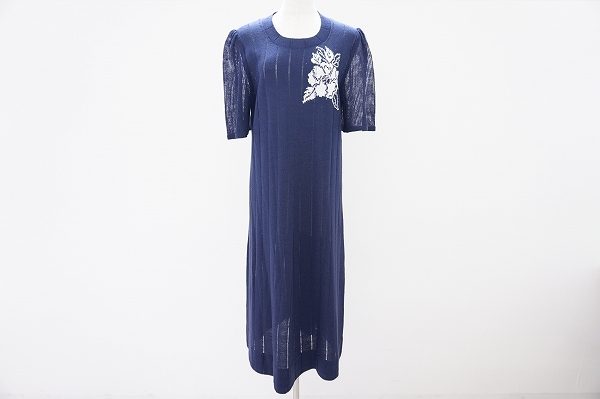 ディテールにこだわり、フェミニンさたっぷりな斉藤都世子のワンピースを買取いたしました