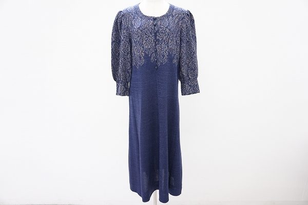 ラメ糸で編まれた柄が落ち着いた華やかさを演出、斉藤都世子のニットワンピースを買取いたしました