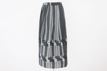 慈雨センソユニコのお花の刺繍が可愛いスカートを買い取りさせていただきました