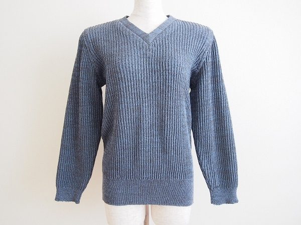 シンプルだからこそ毎日美しく綺麗に着たい、斉藤都世子のニットを買取いたしました