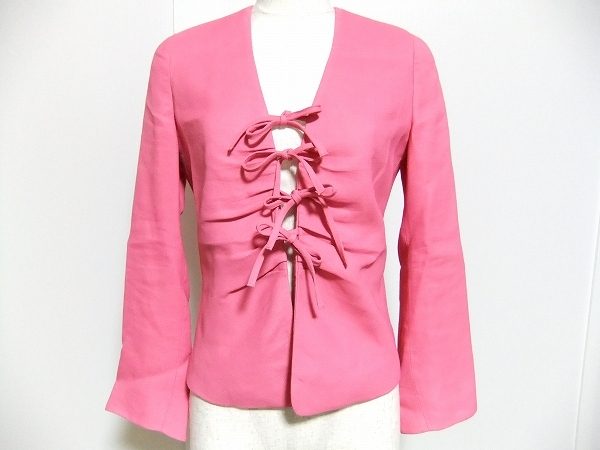鮮やかピンクが目を引くジョルジオアルマーニのデザインジャケットをお譲りいただきました
