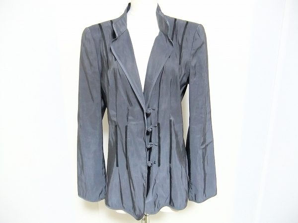 麻の素材感を楽しむジョルジオアルマーニのジャケットをお譲りいただきました