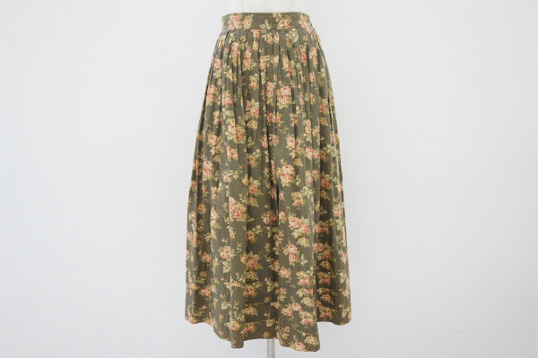 トレンドを選ばないラルフローレンの花柄ロングスカートを買い取りました