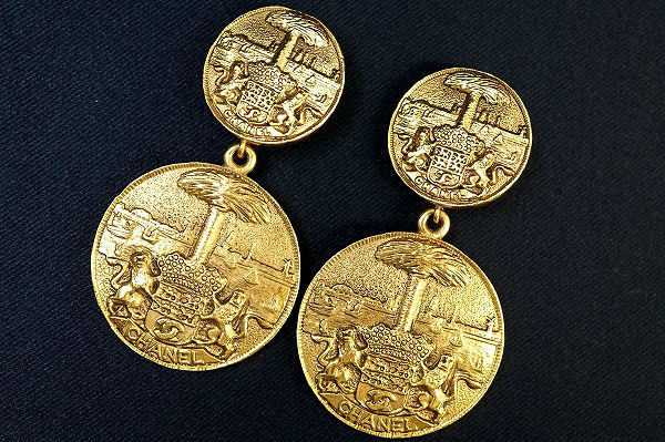 ライオン×ゴールドの輝きで存在感抜群！シャネルのイヤリングを買取いたしました