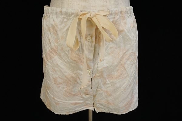 ピンクベージュカラーが可愛いプラダのルームウェアをお譲りいただきました