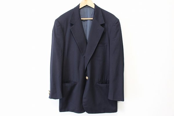 シンプルだからこそ上質さが光るジャンニヴェルサーチのジャケットを買い取りました