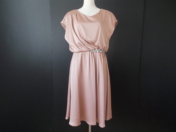 パーティーやお出かけにピッタリ、ストロベリーフィールズのワンピースを買取いたしました