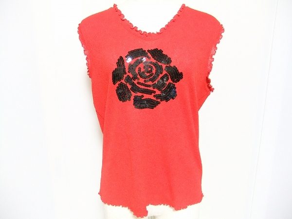 情熱的な赤と薔薇で女性を魅力的に見せる、伊太利屋のカットソーを買取いたしました