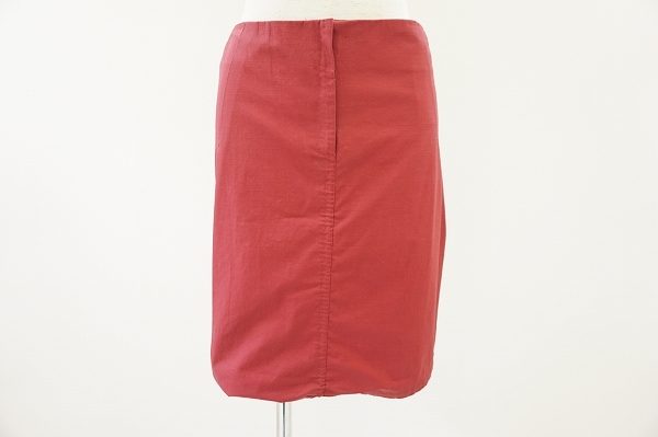 様々なカラーのアイテムとも好相性なルイ・ヴィトンのスカートを買取いたしました