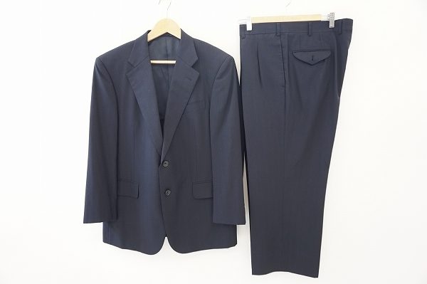 高品質で大人の男性から人気のバーバリーのスーツを買取いたしました