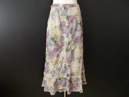 麻素材で綺麗なシルエットのバラ色の暮し(バライロノクラシ)のロングスカートをお売りいただきました