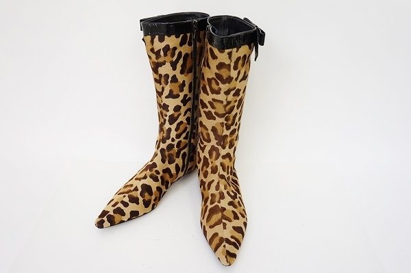 ラグジュアリーで個性的な足元を演出、プラダのロングブーツを買取いたしました